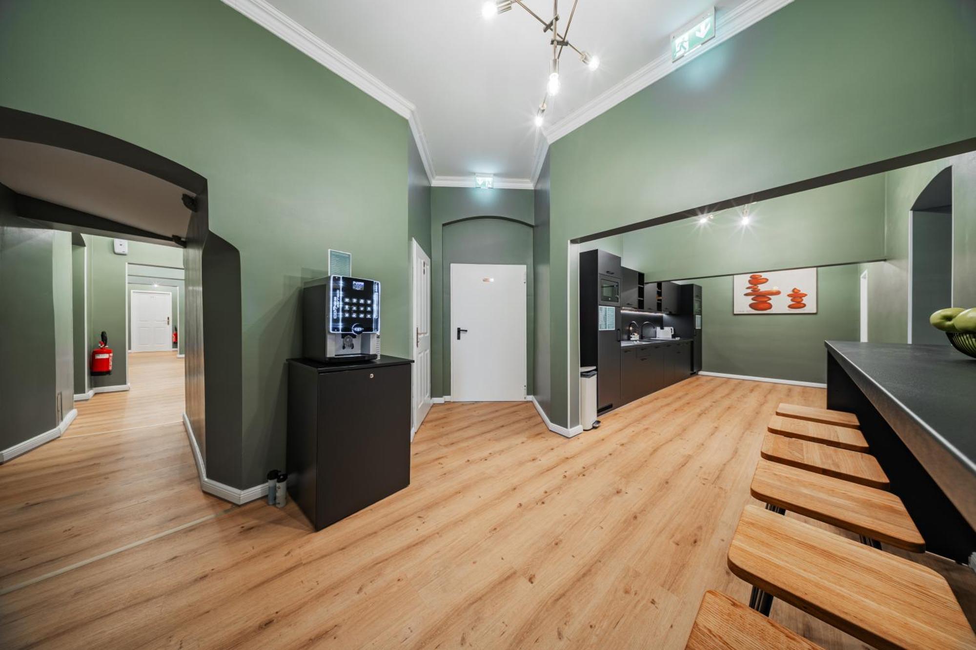 Hostel Home1 - District Twelve Boutique