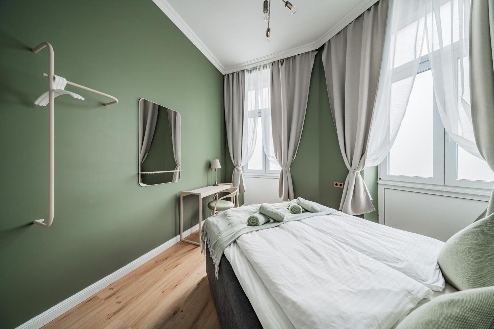 Hostel Home1 - District Twelve Boutique *