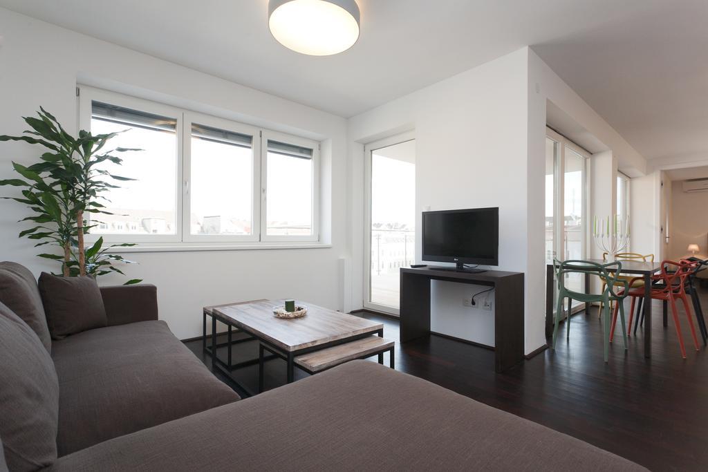 Redstar 1020 Apartment
