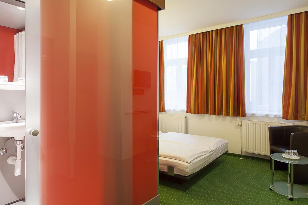 Stadthalle Bed & Breakfast