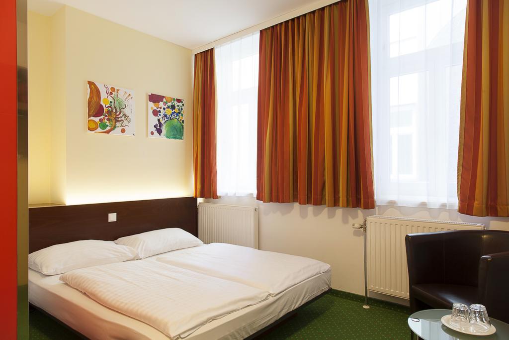 Stadthalle Bed & Breakfast Vienna