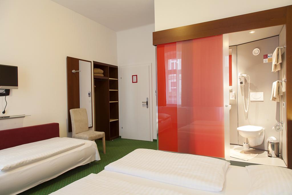Stadthalle Bed & Breakfast 2*