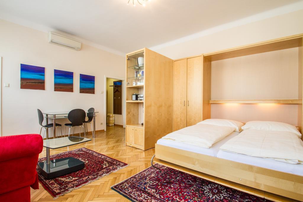 - Cav Aparthotel 4*