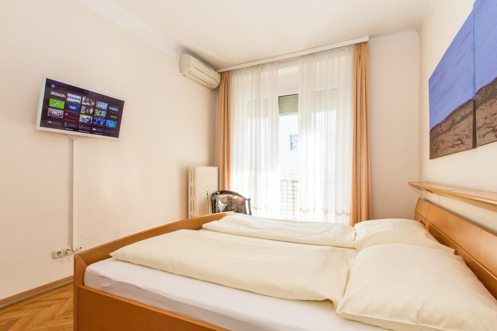 - Cav Aparthotel Vienna
