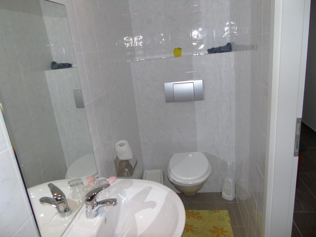 Cafe 168 Bed & Breakfast 2*