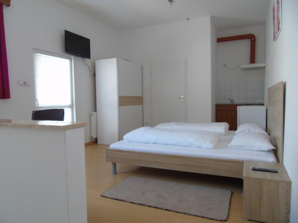 Cafe 168 Bed & Breakfast Vienna