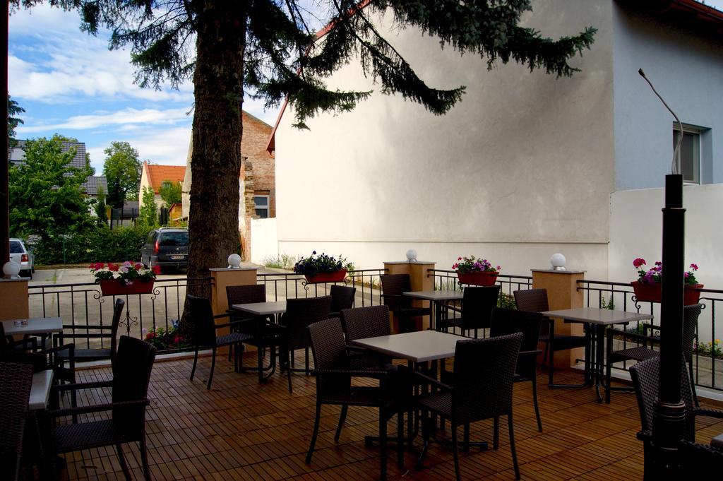 Bed & Breakfast Cafe 168