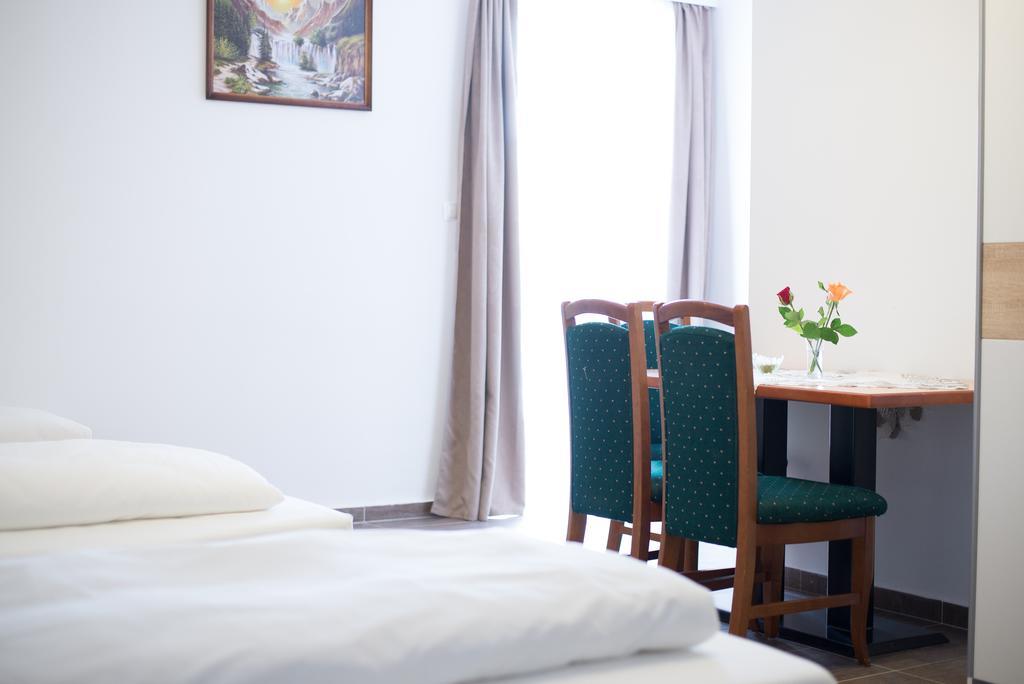 Bed & Breakfast Cafe 168