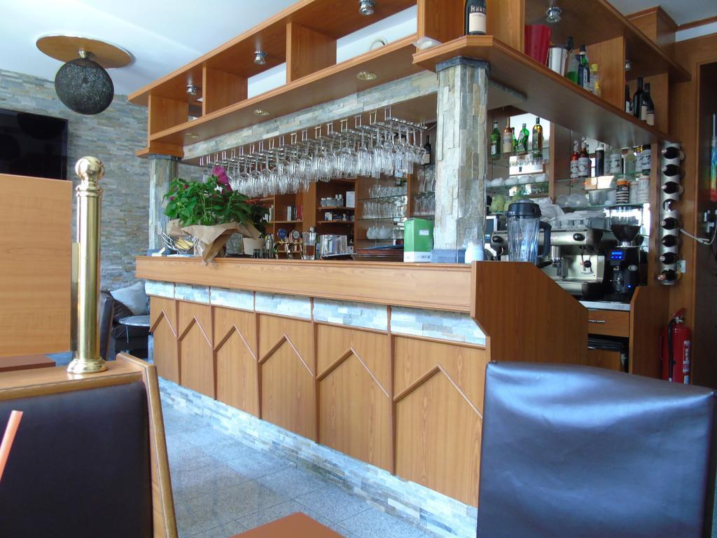 Cafe 168 2*