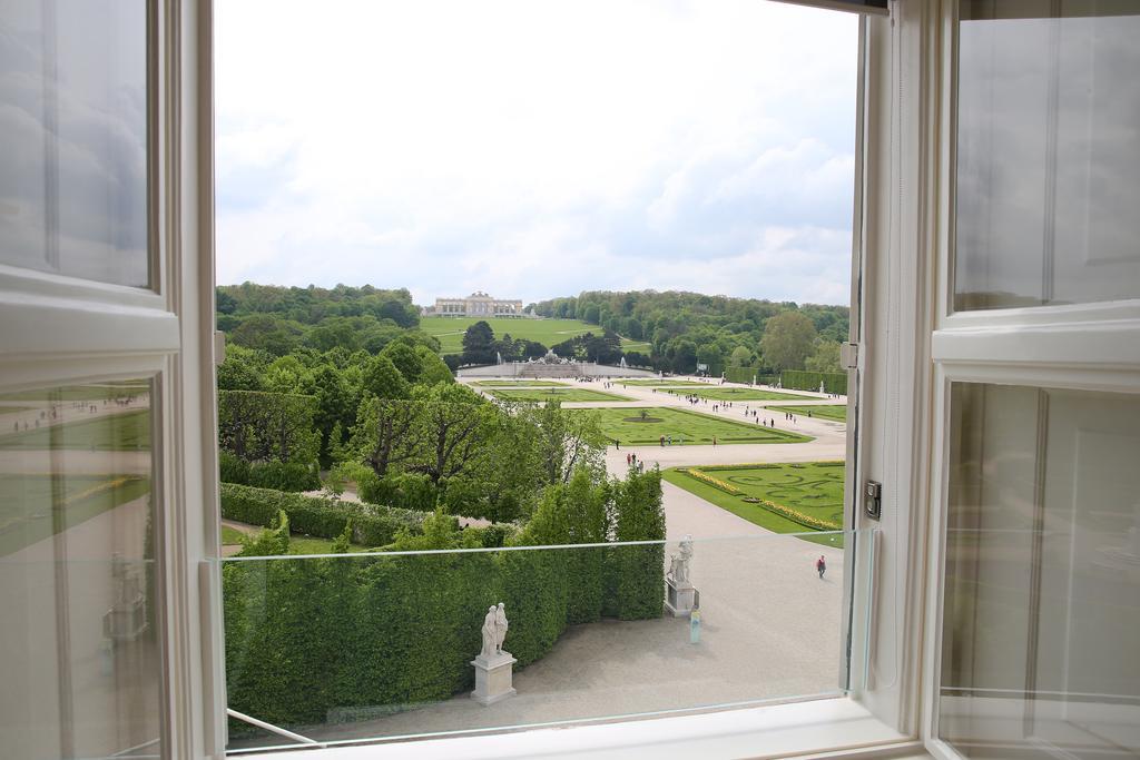 Schloss Schoenbrunn Grand Suite Apartment *