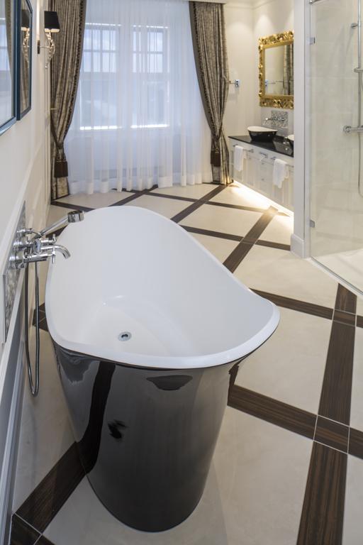Schloss Schoenbrunn Grand Suite Apartment