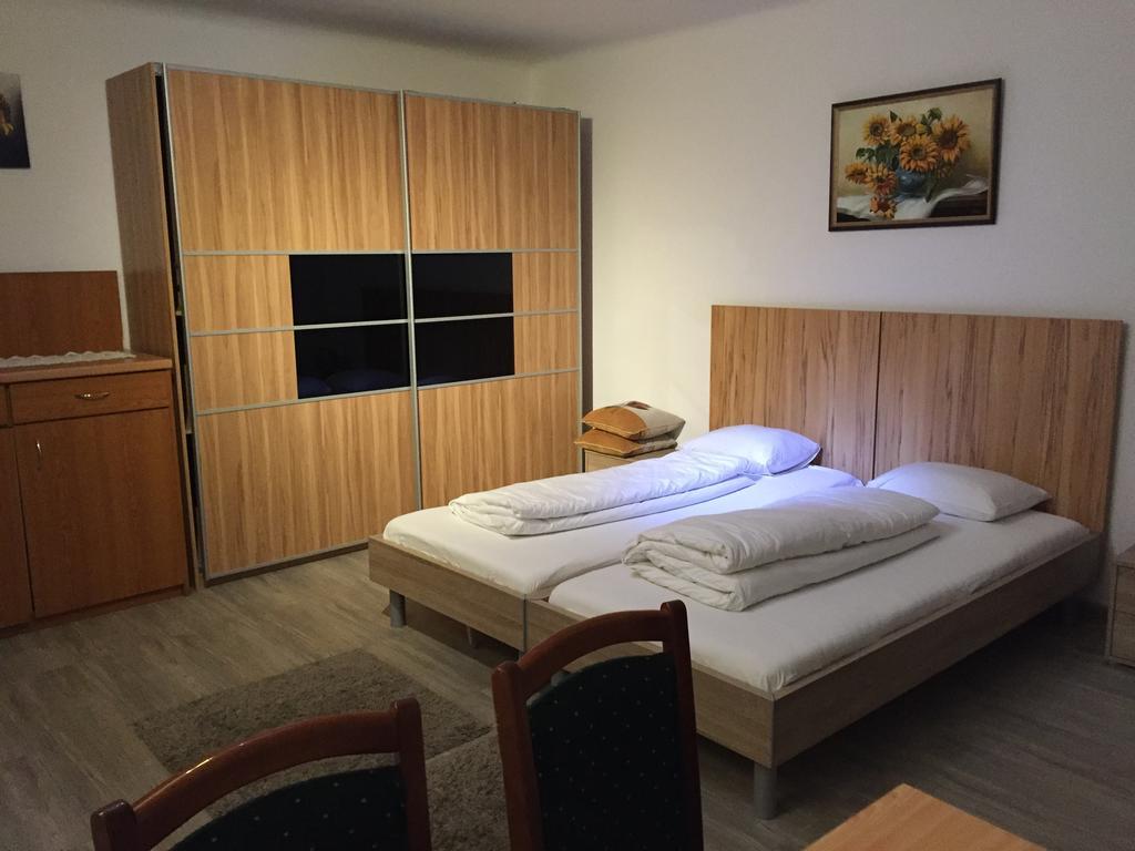 Bed & Breakfast Cafe 168