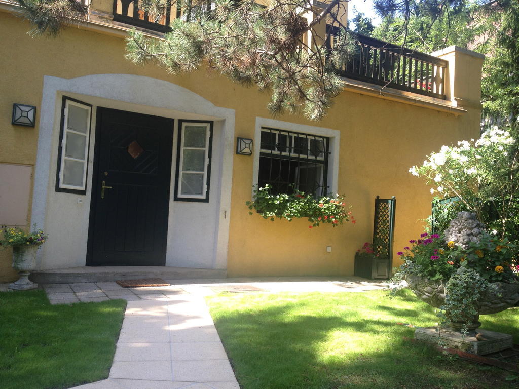 Apartment Exquisites Gartenapartment In Eleganter Jugendstilvilla *