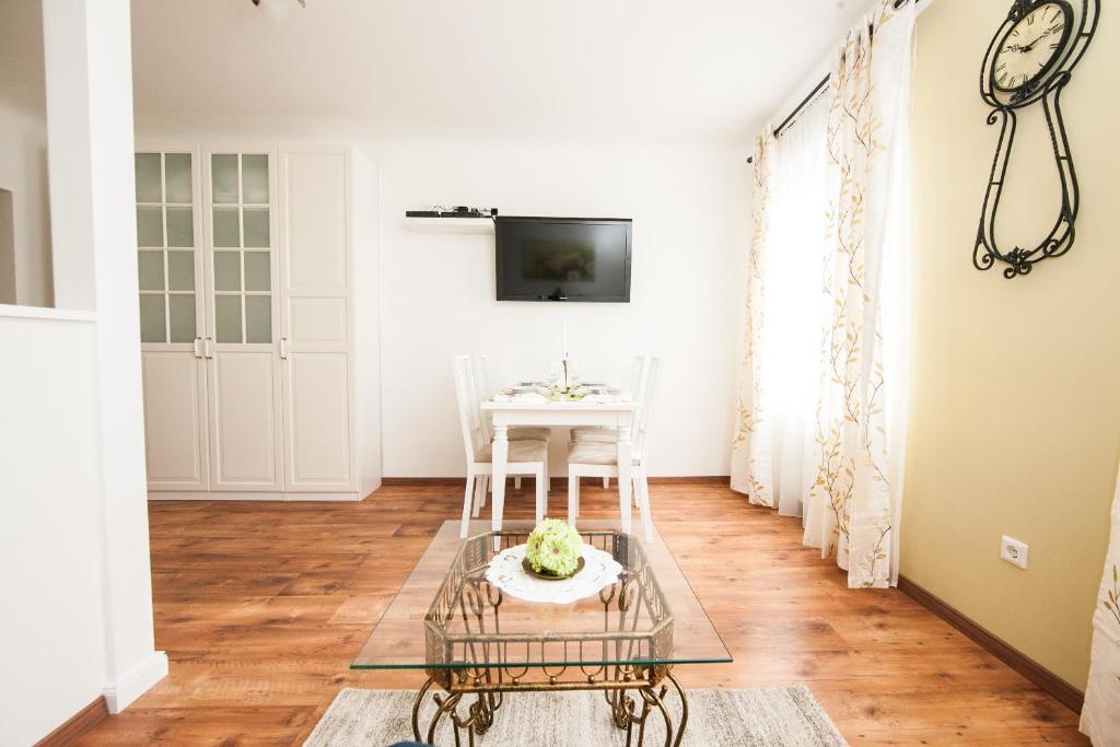 Traditional Tav - Entire Apartment Vienna