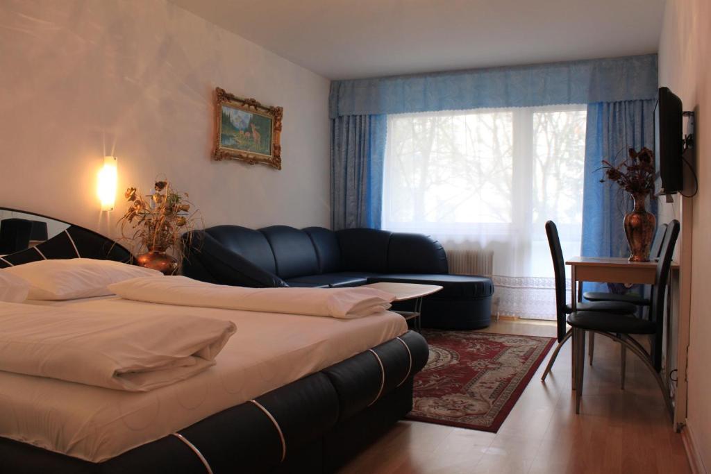 Adam Aparthotel