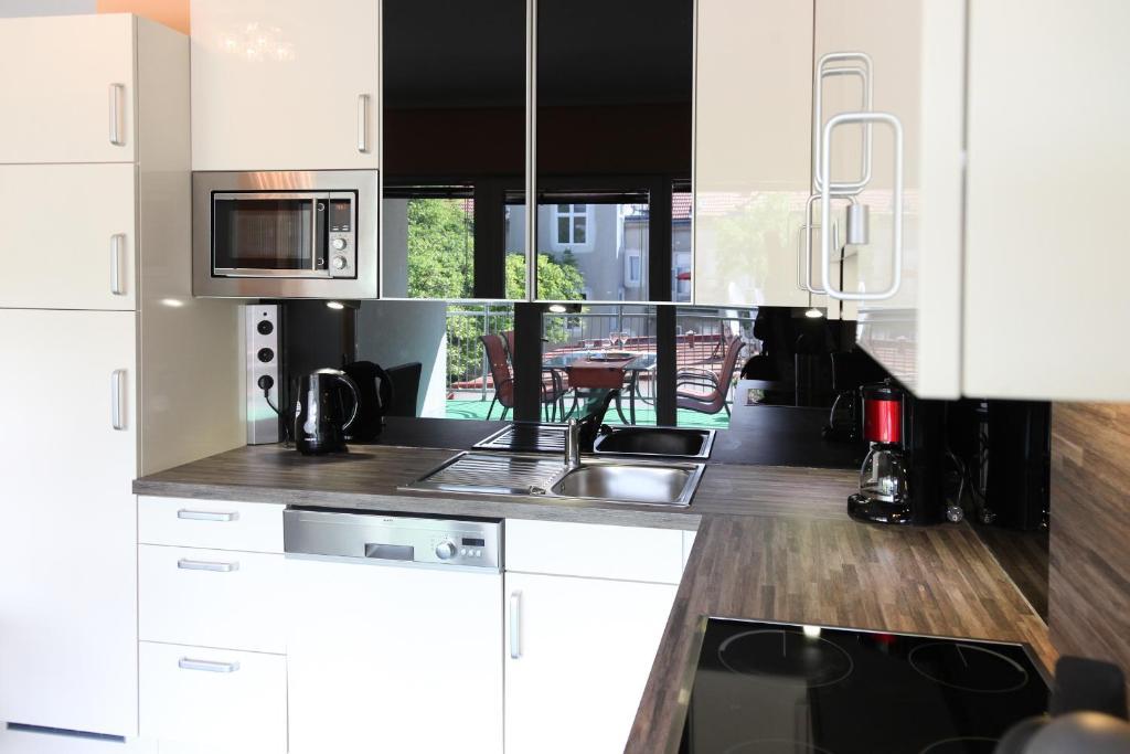 3 Sunny Apartments-schoenbrunn, 100m2 With Balcony Vienna