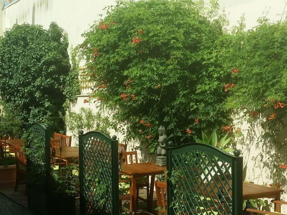 In Hernals Hotel