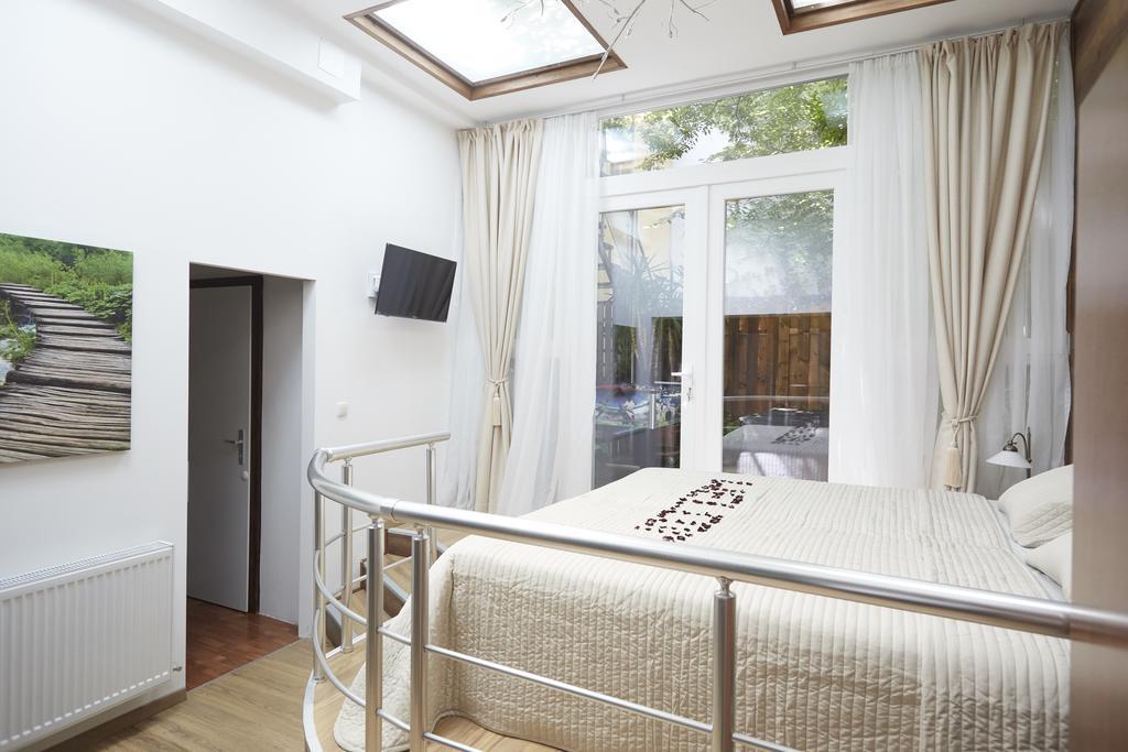 Schonbrunn Apartment