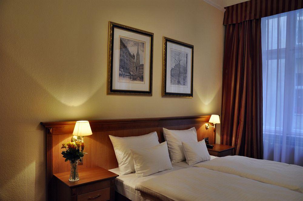 City Hotel