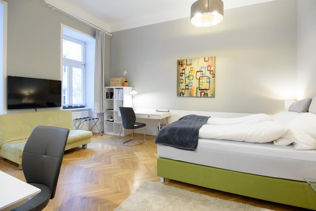 Midtown Apartment *
