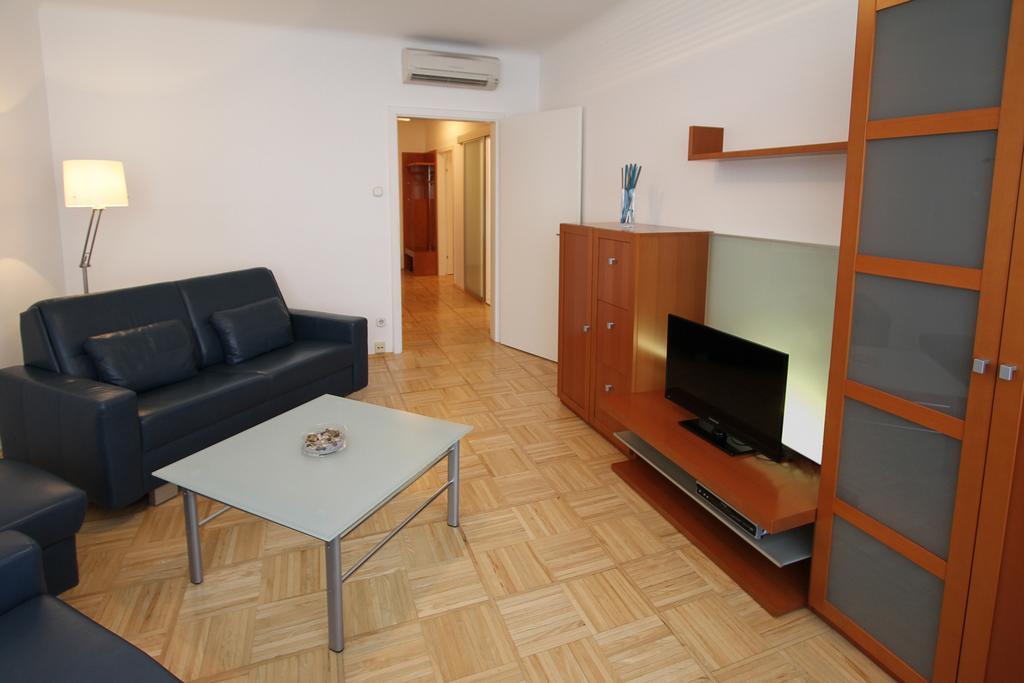 Top Location Marc Aurel Apartamento *