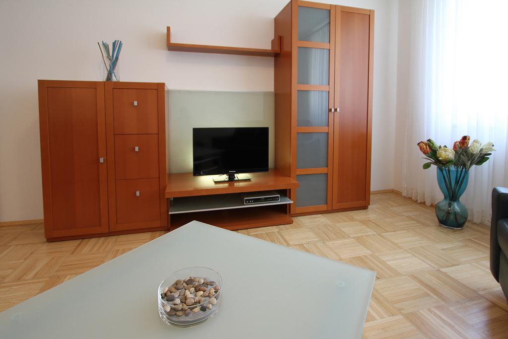 Top Location Marc Aurel Apartamento *