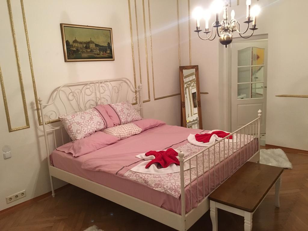 Royal Palace Apartment
