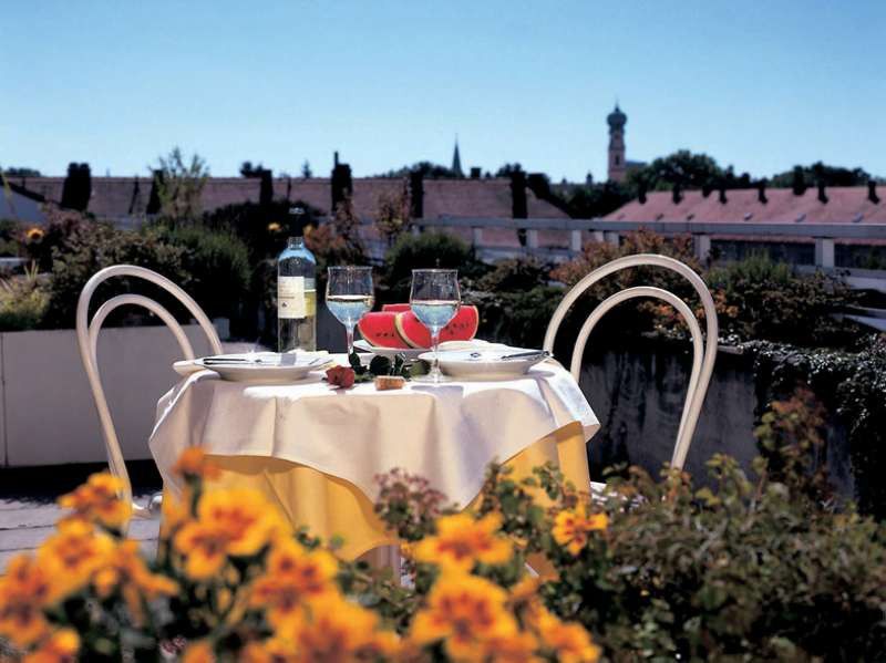Living Kaiser Franz Joseph 4*