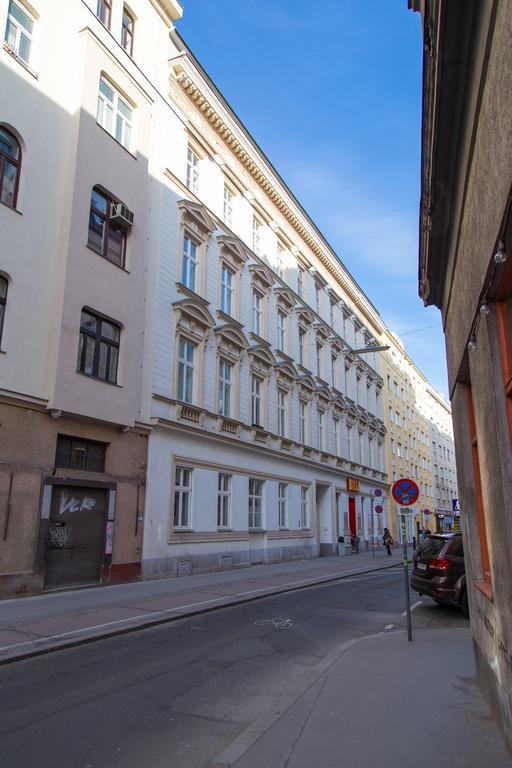 Redstar 1020 Apartment