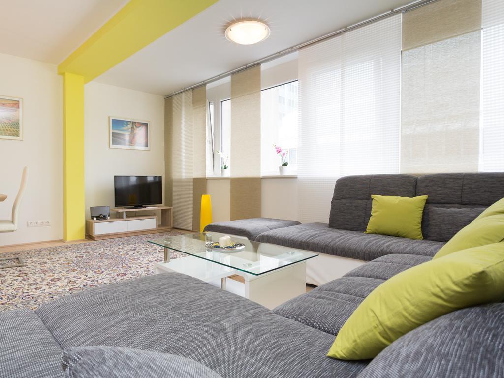 Christian Oper - Contactless Check In Apartment *