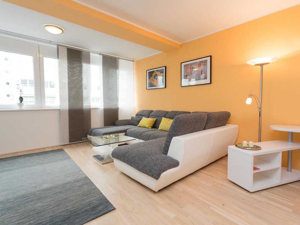 Christian Oper - Contactless Check In Apartment