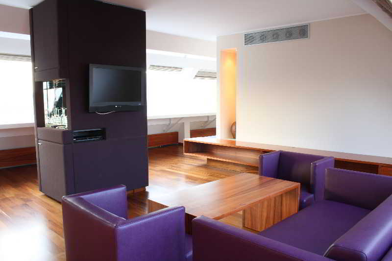 Pakat Hotel