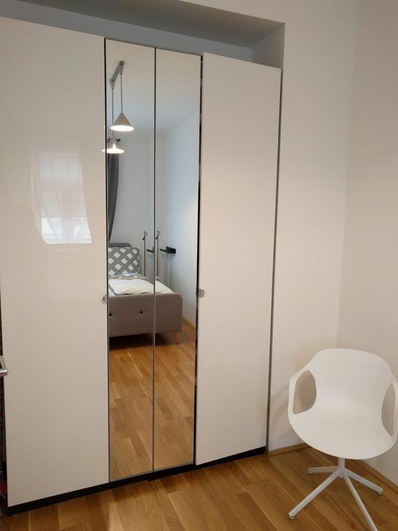 Apartment Design Place 1030 *