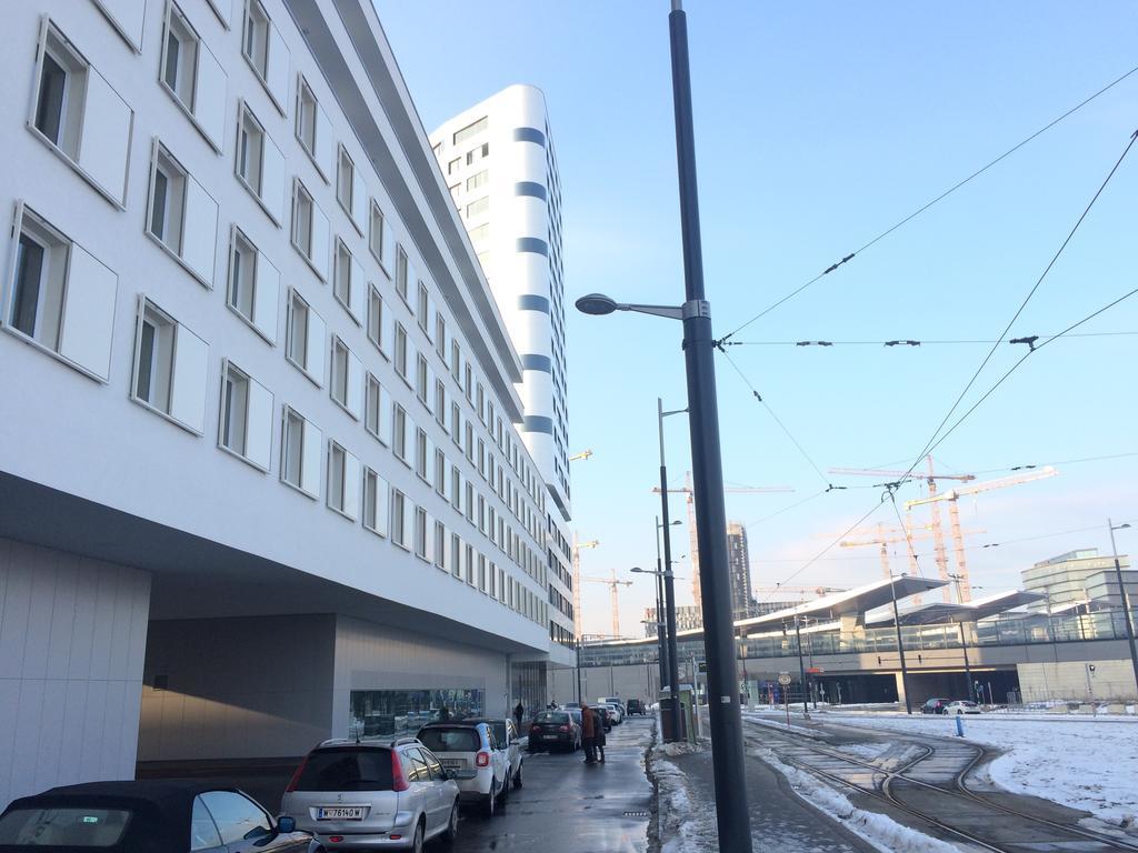 Hauptbahnhof 4 *