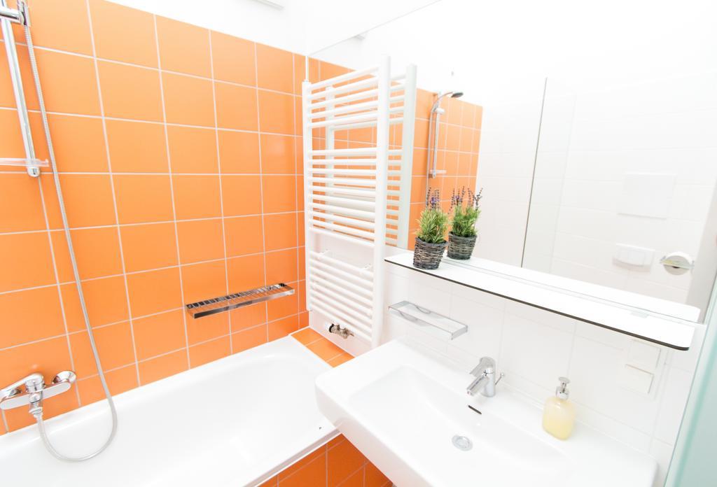 Leonhard Apartment *