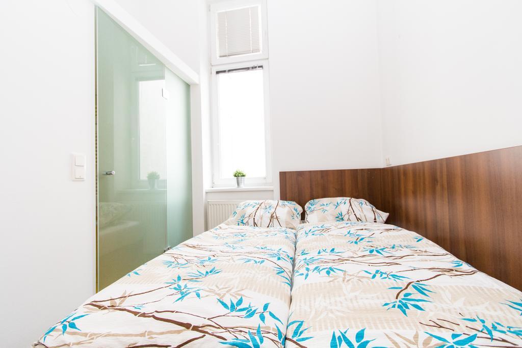 Leonhard Apartment *