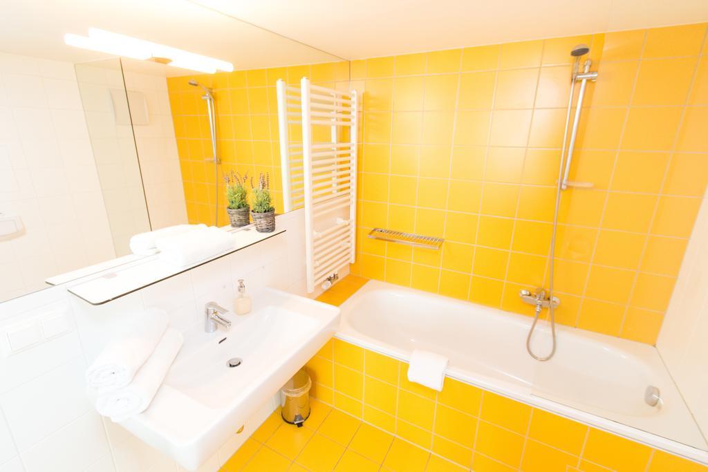 Leonhard Apartment
