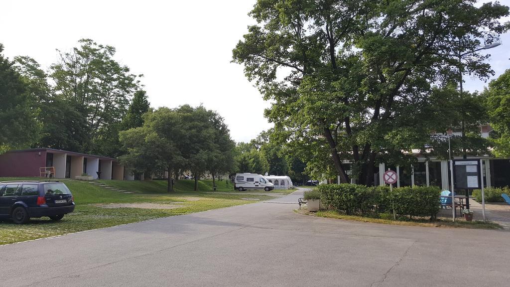 Camping West