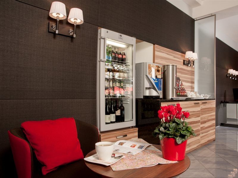 Lucia Hotel 3*