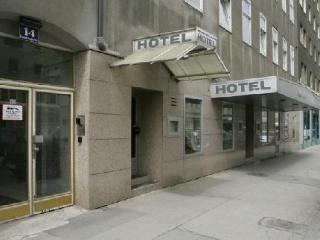 Cyrus Bed & Breakfast 2*