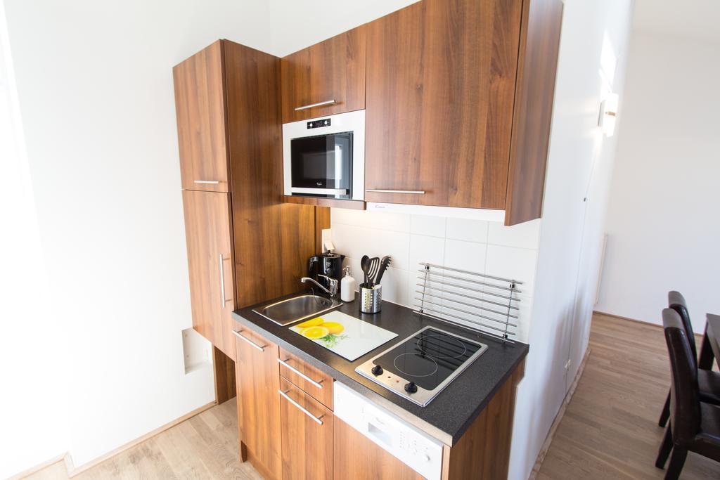 Leonhard Apartment *