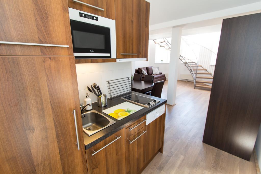 Leonhard Apartment *