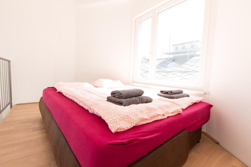 Leonhard * Vienna