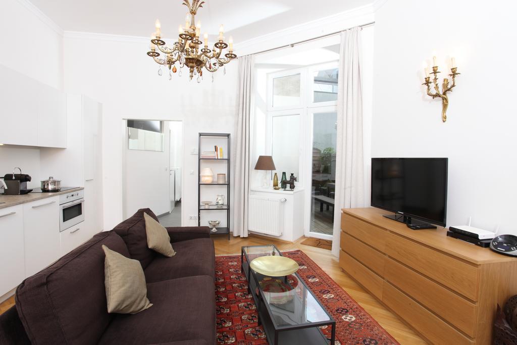 Hoheschule Courbette Apartment *
