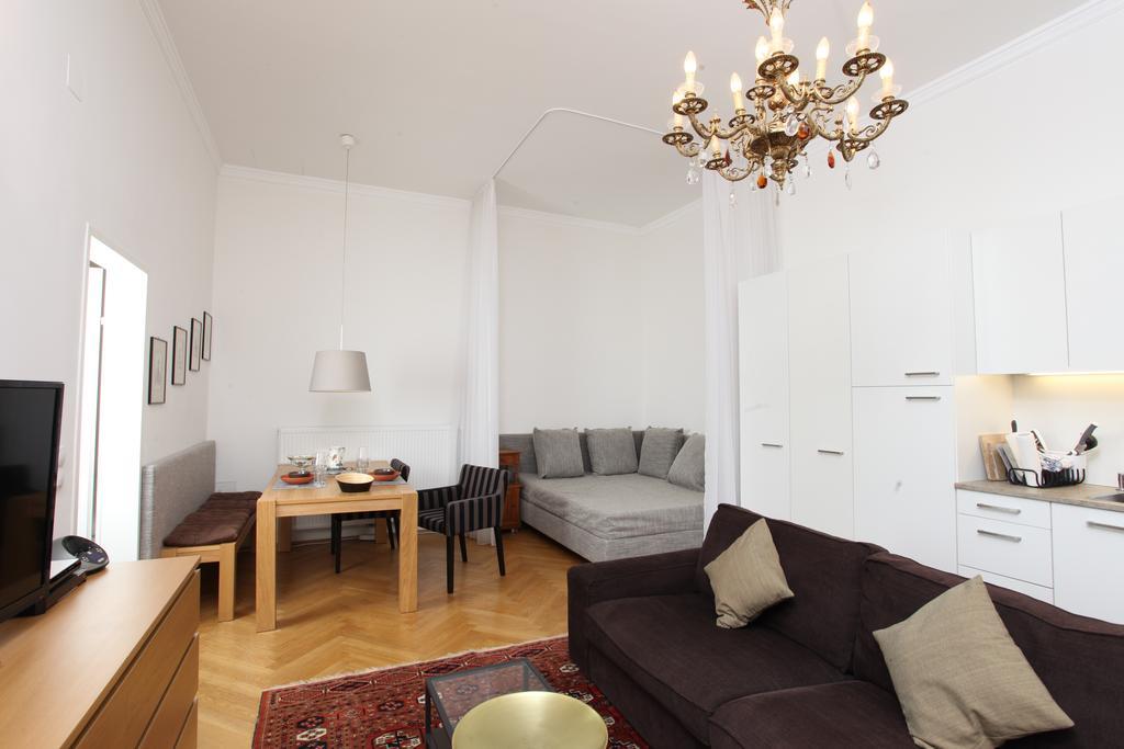 Hoheschule Courbette Apartment *