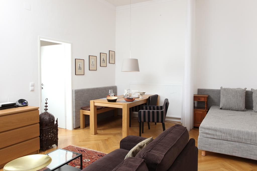 Hoheschule Courbette Apartment