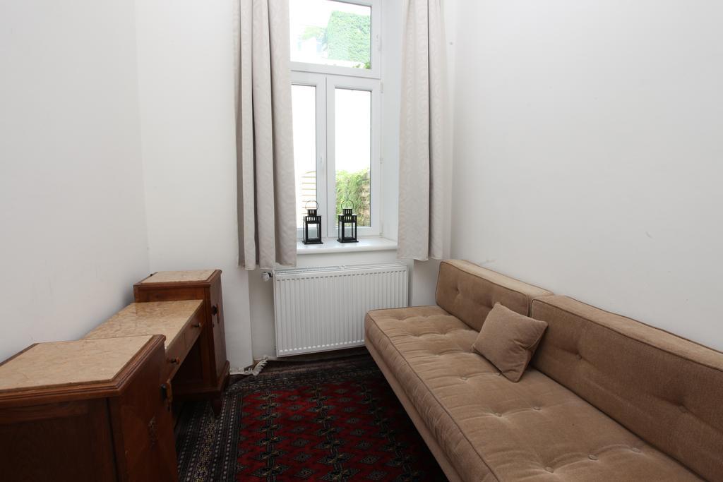 Hoheschule Courbette Apartment Vienna