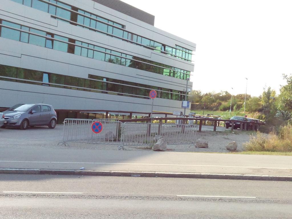 Apartment Paradies - U1 Station Altes Landgut Vienna