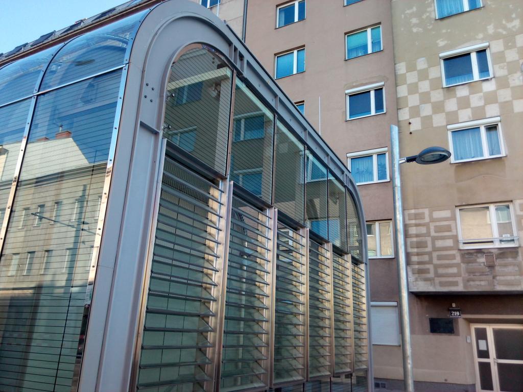 Paradies - U1 Station Altes Landgut * Vienna