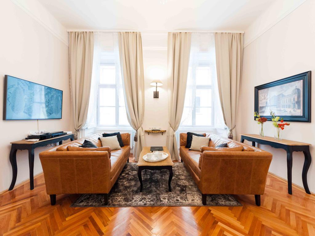 Elegant Apartment *